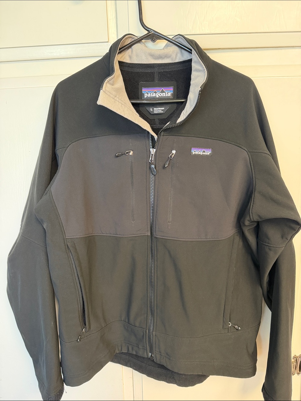 Patagonia Men's Two-Tone Black and Gray Softshell Jacket